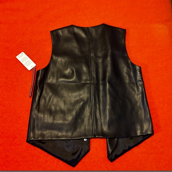 Eco friendly black oversized faux leather vest NWT - Picture 9 of 9